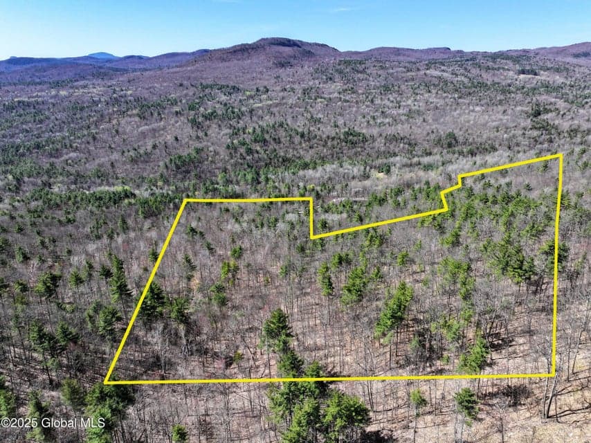 392 W Hague Road, photo 2