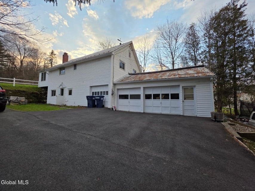 214 W Main Street, photo 2