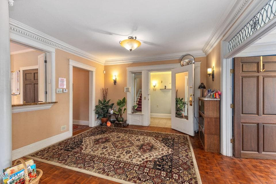 499 Glen Street, photo 5