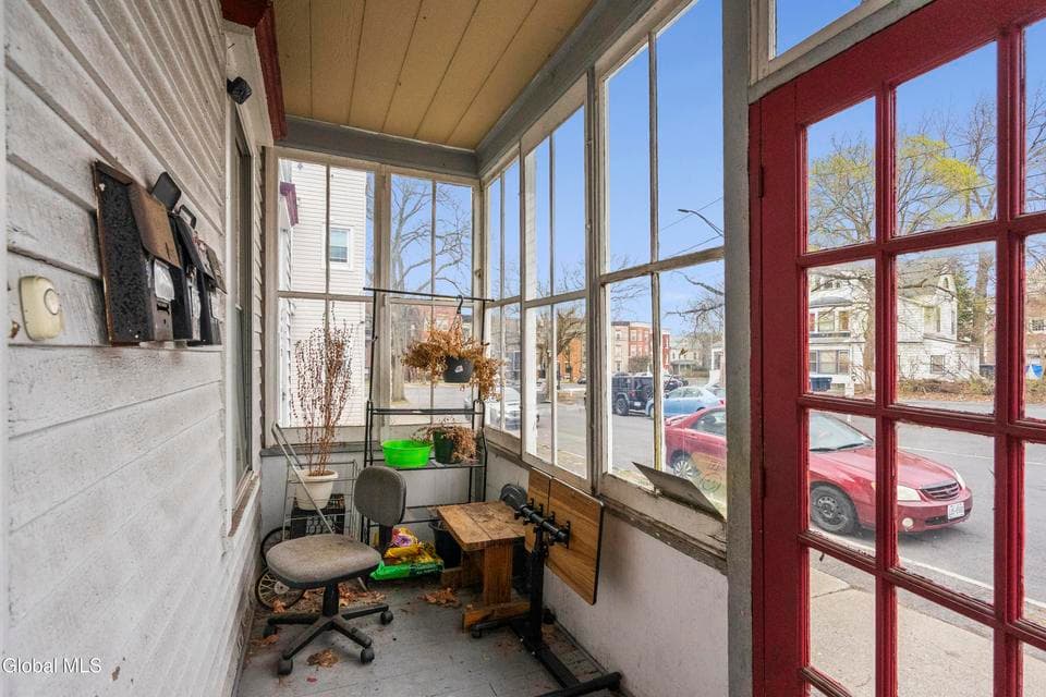 40 Cortland Place, photo 3