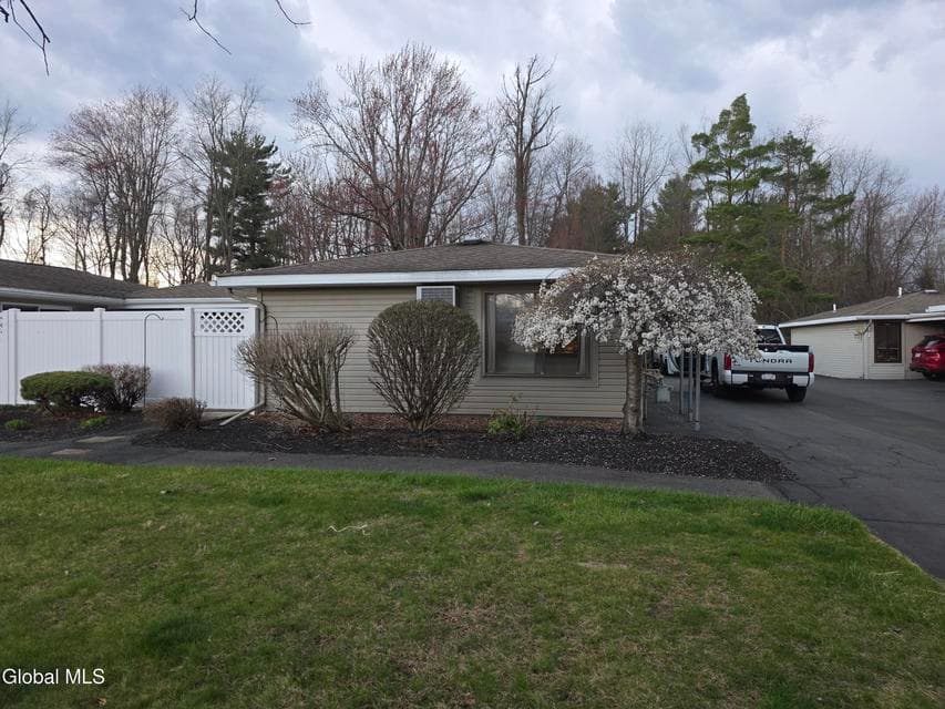13 Donna Lynn Drive, East Greenbush, NY, photo 1