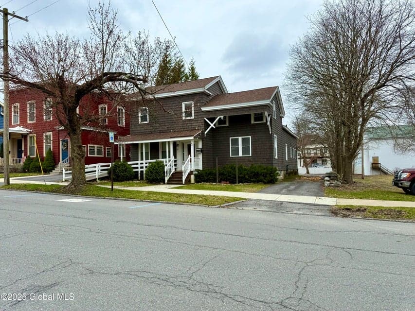 41 S Perry Street, photo 1