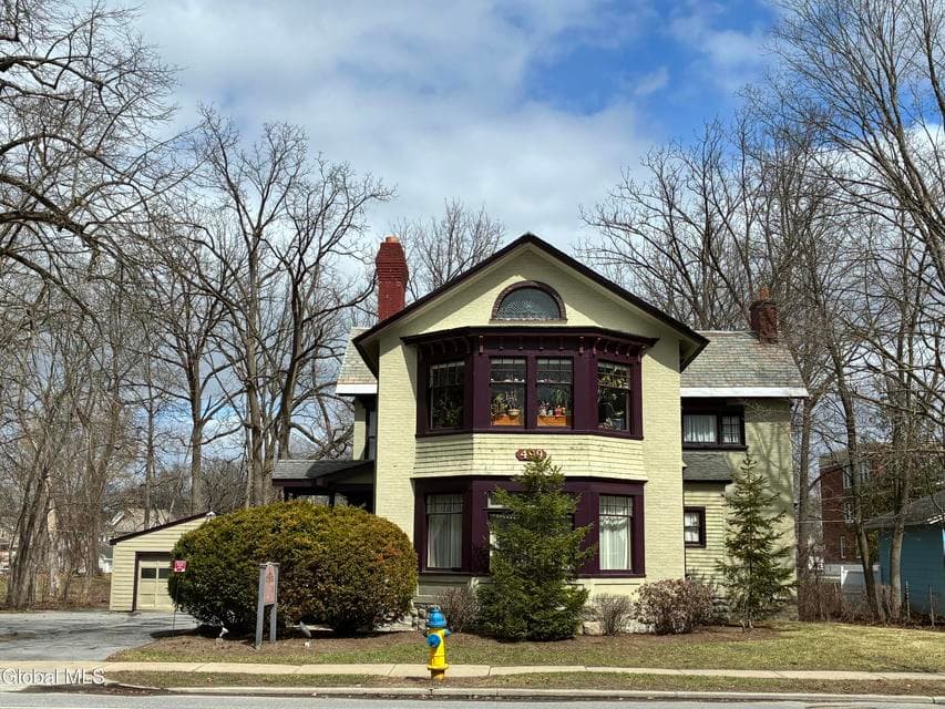 499 Glen Street, photo 2