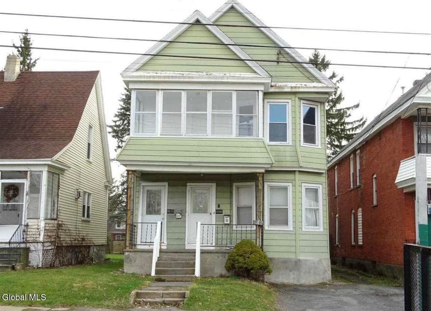 1060 Raymond Street, photo 1