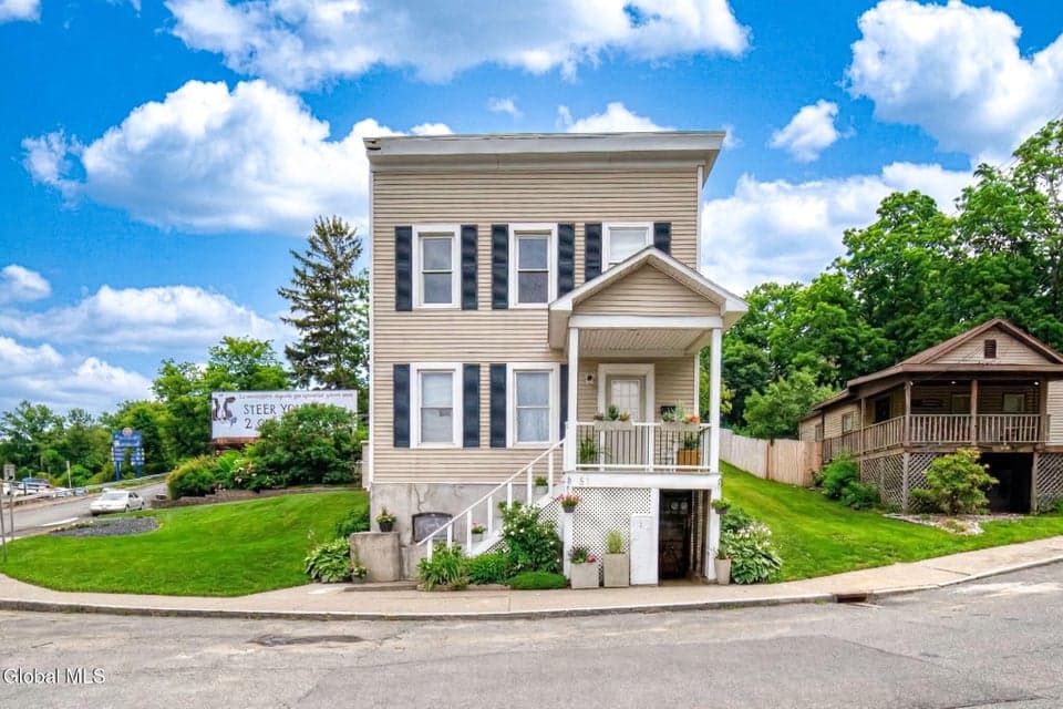 11 Elm Street, photo 1