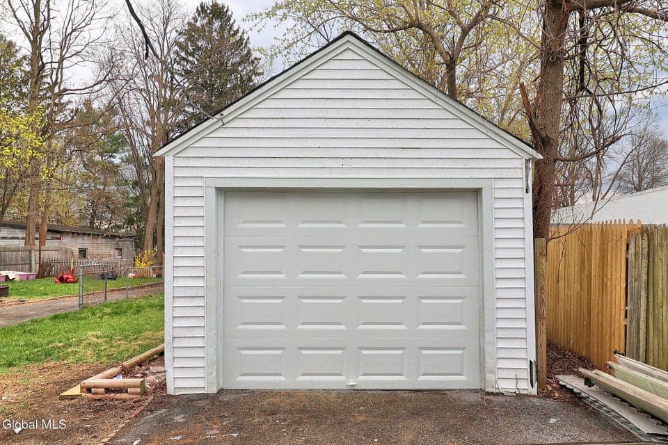 1031 Helderberg Avenue, photo 5