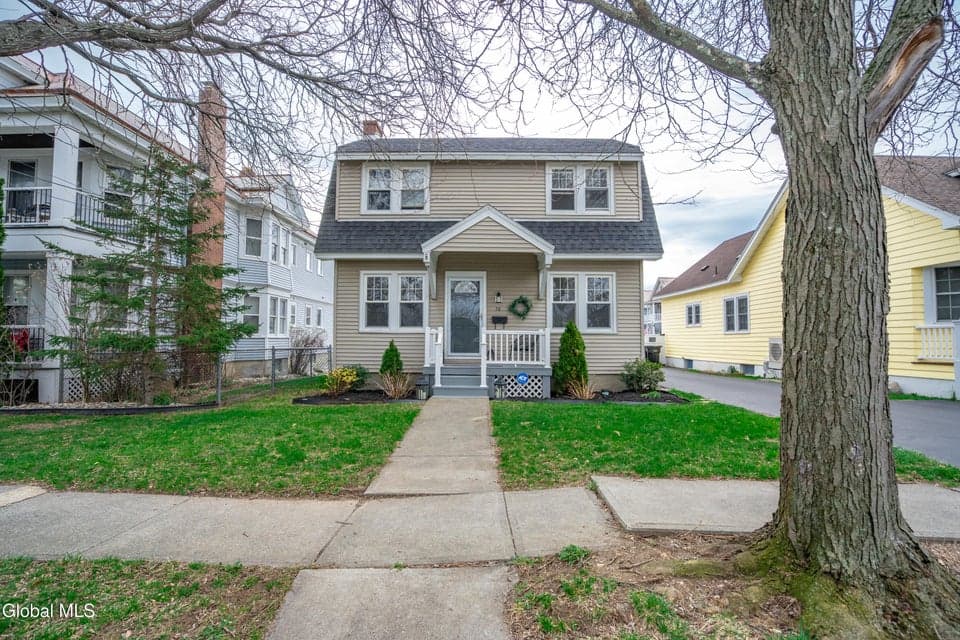 58 Woodrow Court, Troy, NY