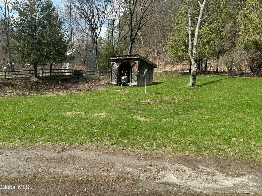 919 Bradford Hill Road, photo 2