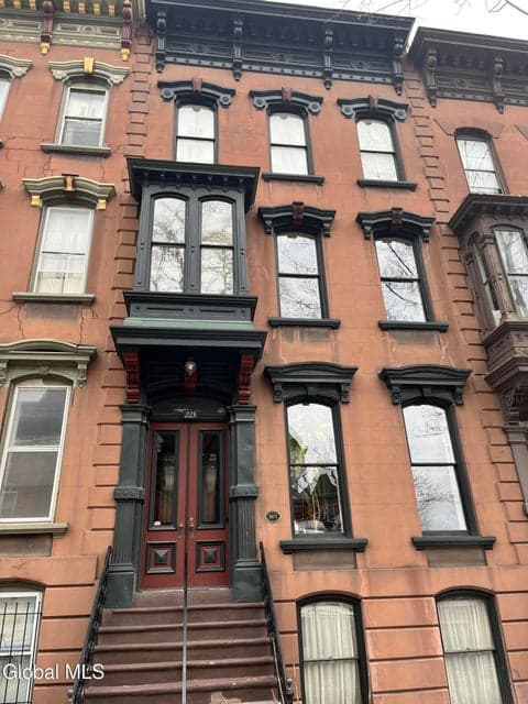 223 Lancaster Street, photo 1