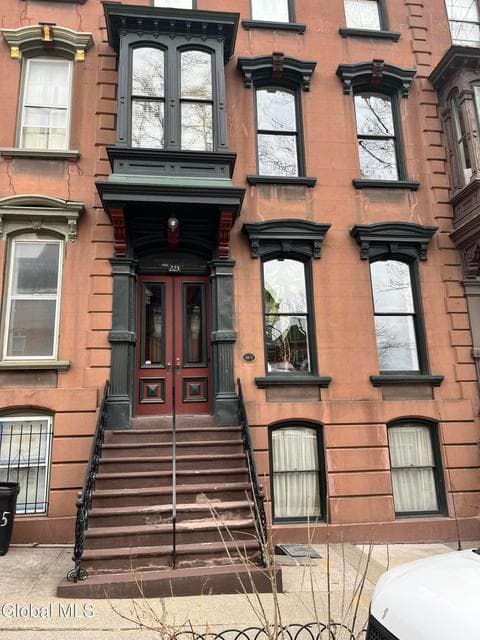 223 Lancaster Street, photo 2