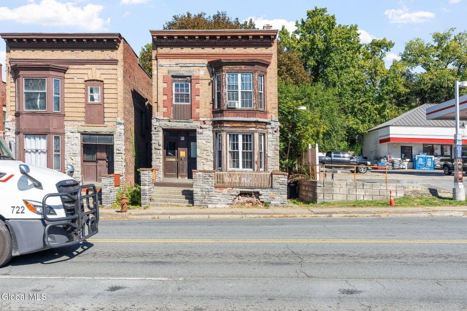 169 Hoosick Street, photo 2