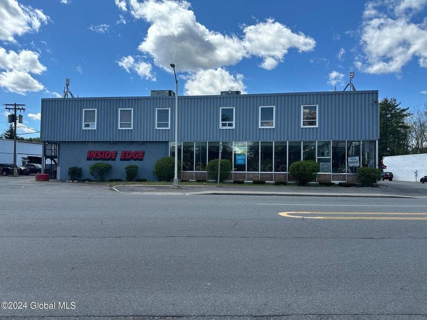 643 Glen Street, photo 2