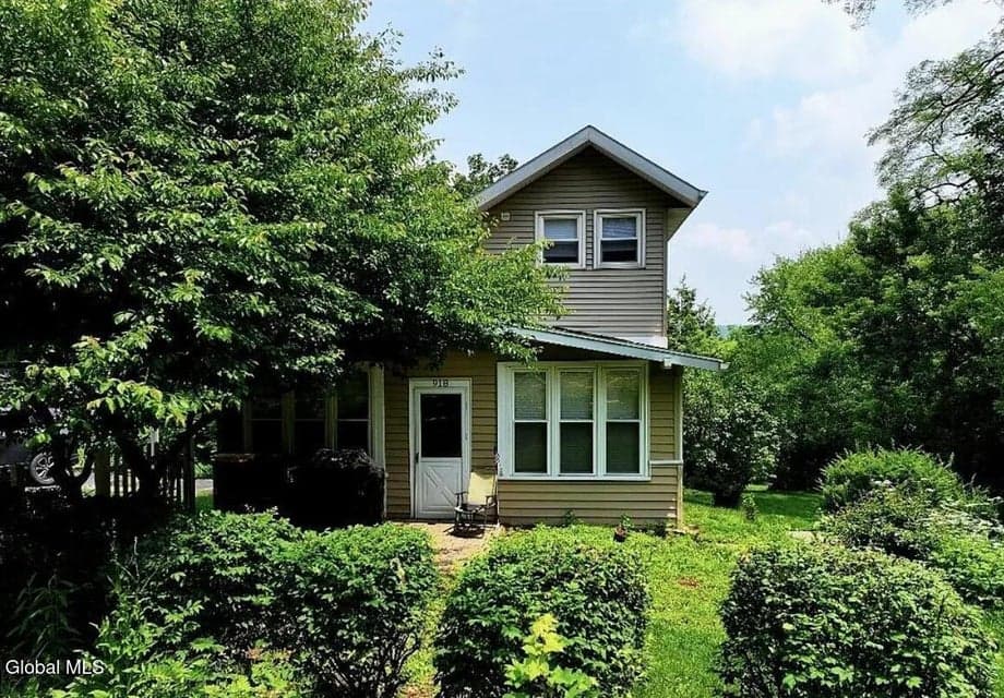 918 State Route 144, New Baltimore, NY 12124