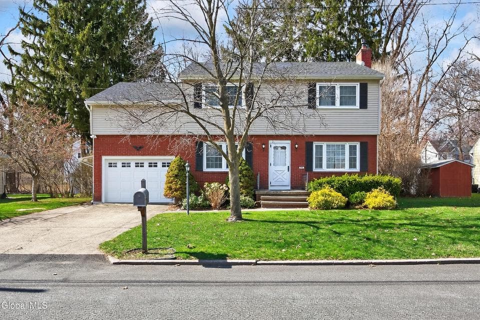 25 Alfred Drive, Colonie, NY, photo 1