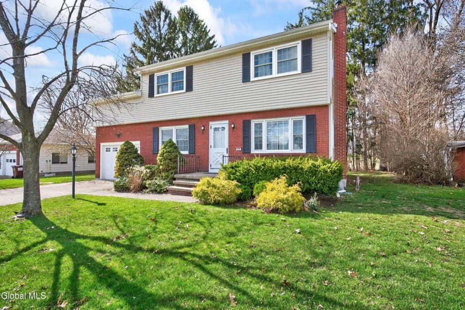 25 Alfred Drive, Colonie, NY, photo 2