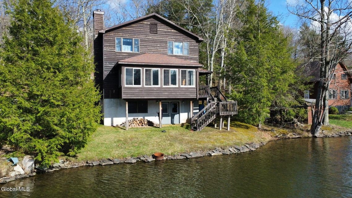 102 Shoreline Drive, photo 1