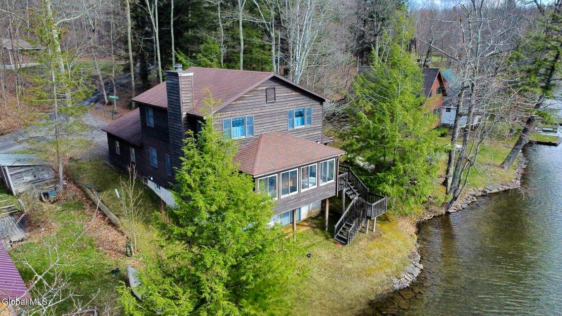 102 Shoreline Drive, photo 2