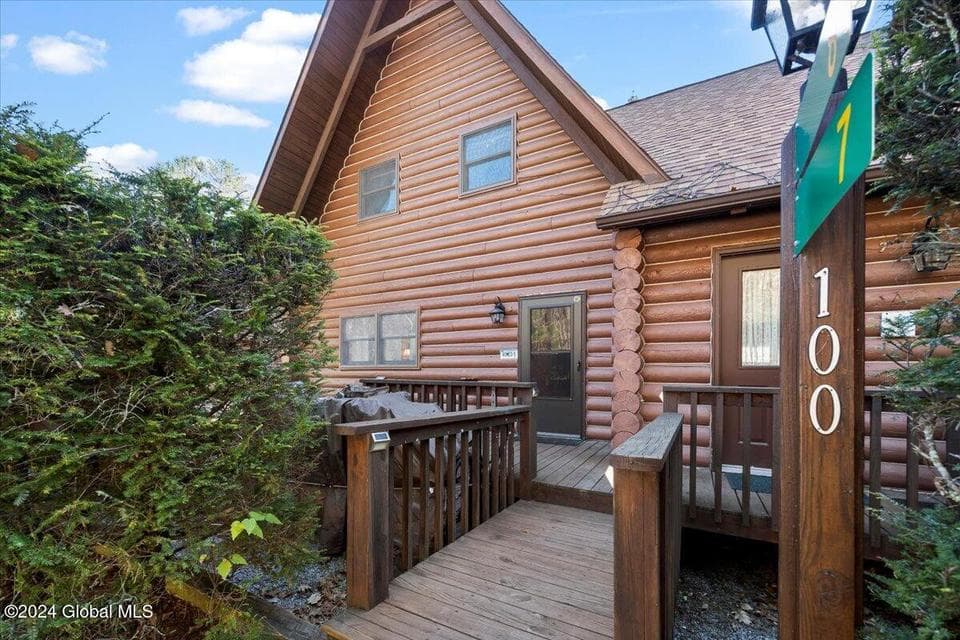 100 Crystal Lake Drive, photo 2