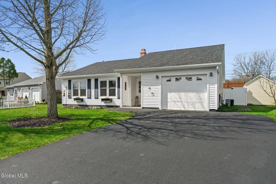 3 Willowbrook Lane, Cohoes, NY, photo 1