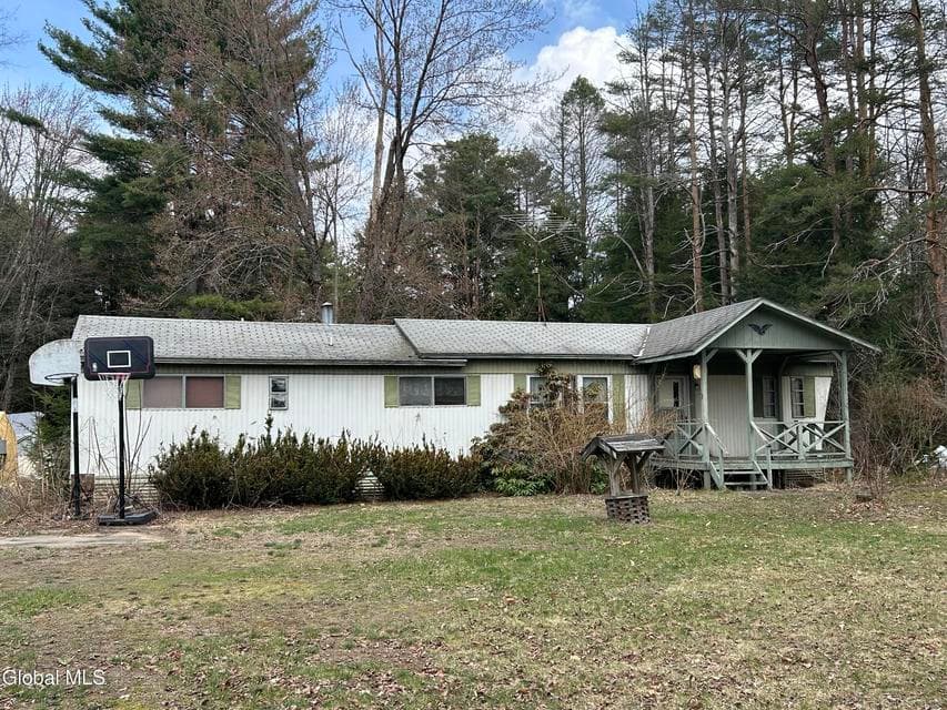 147 Lampman Road, photo 1
