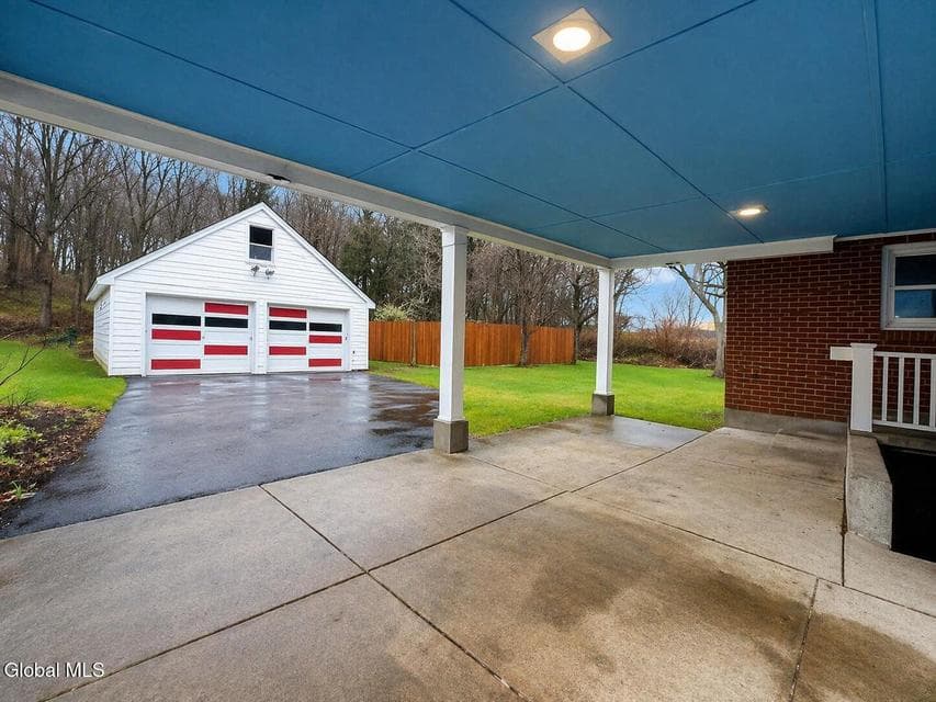 236 Burwell Street, photo 2