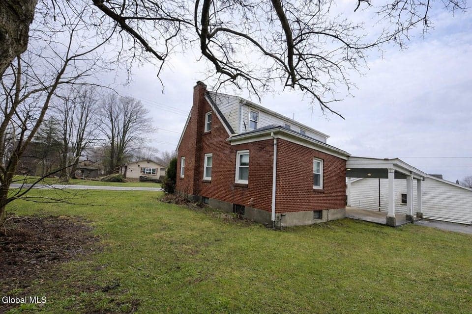 236 Burwell Street, photo 3