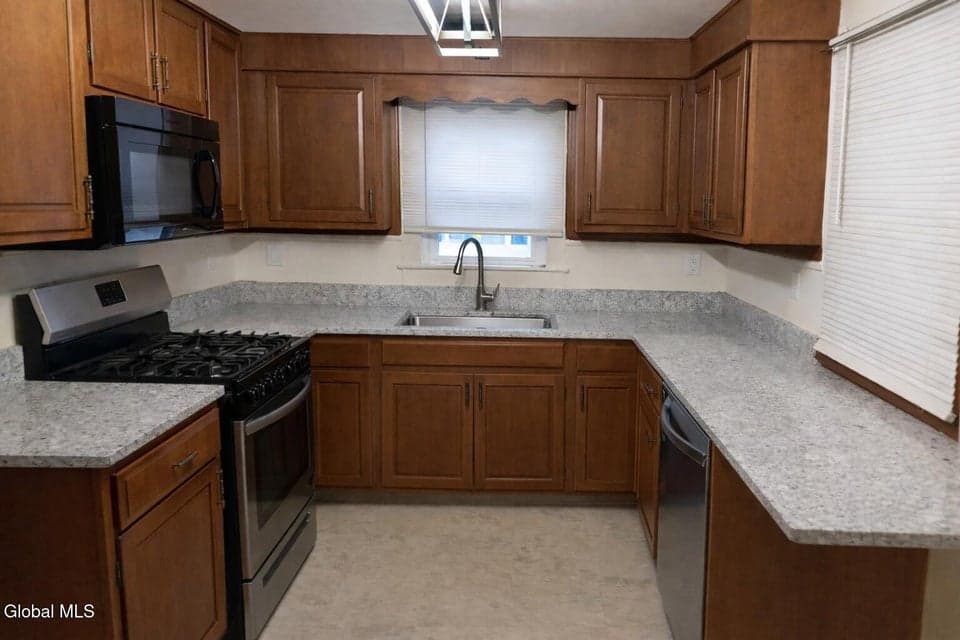 236 Burwell Street, photo 5