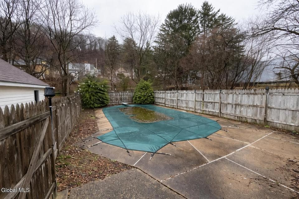 236 Burwell Street, photo 4