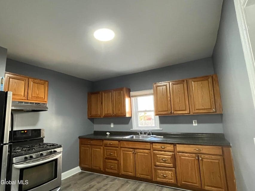 683 State Street, photo 5