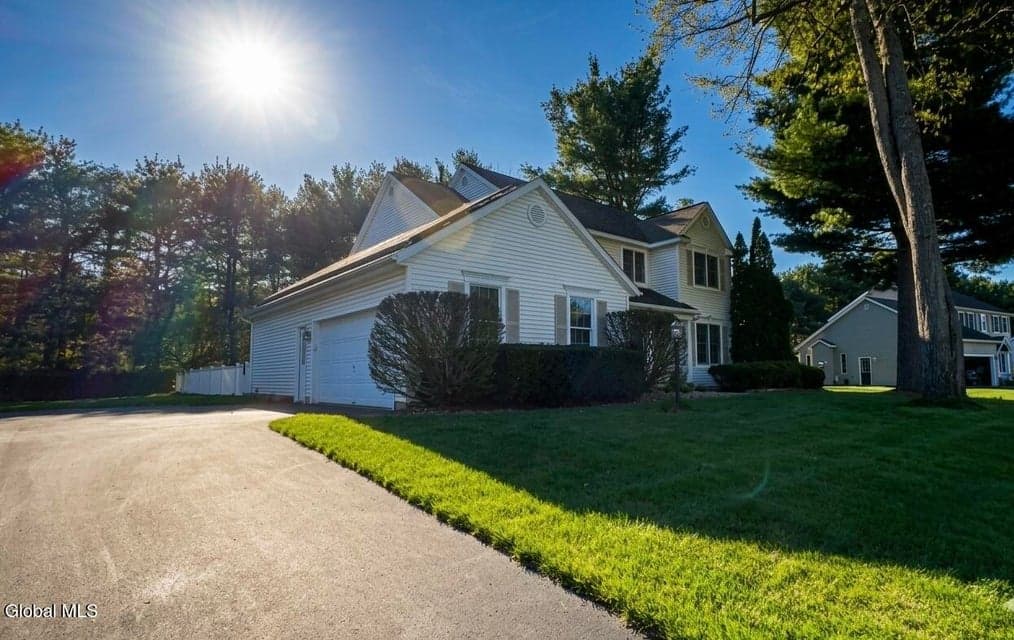 8015 Gregory Lane, Guilderland, NY, photo 3