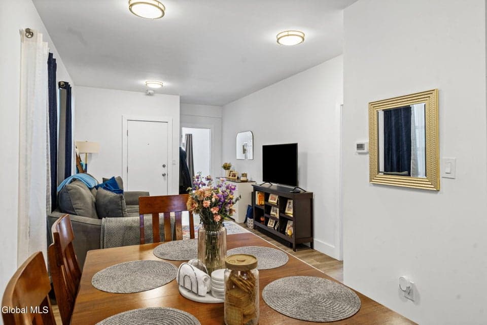 186 Main Street, photo 3