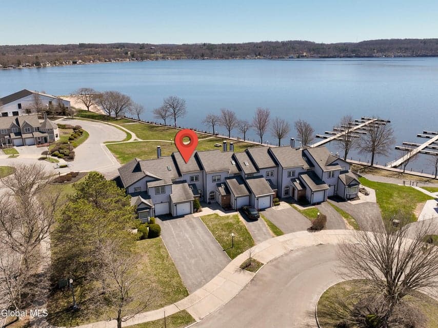 4 Beach Court, photo 2