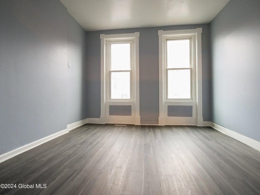 3236 6th Avenue, photo 3