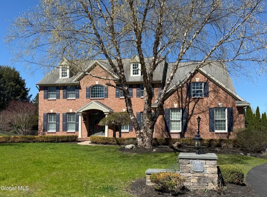 2 Shelbourne Drive, Colonie, NY 12211