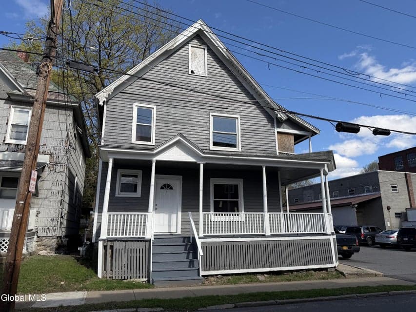 7 Division Street, photo 1