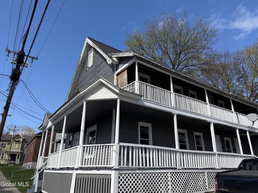 7 Division Street, photo 2