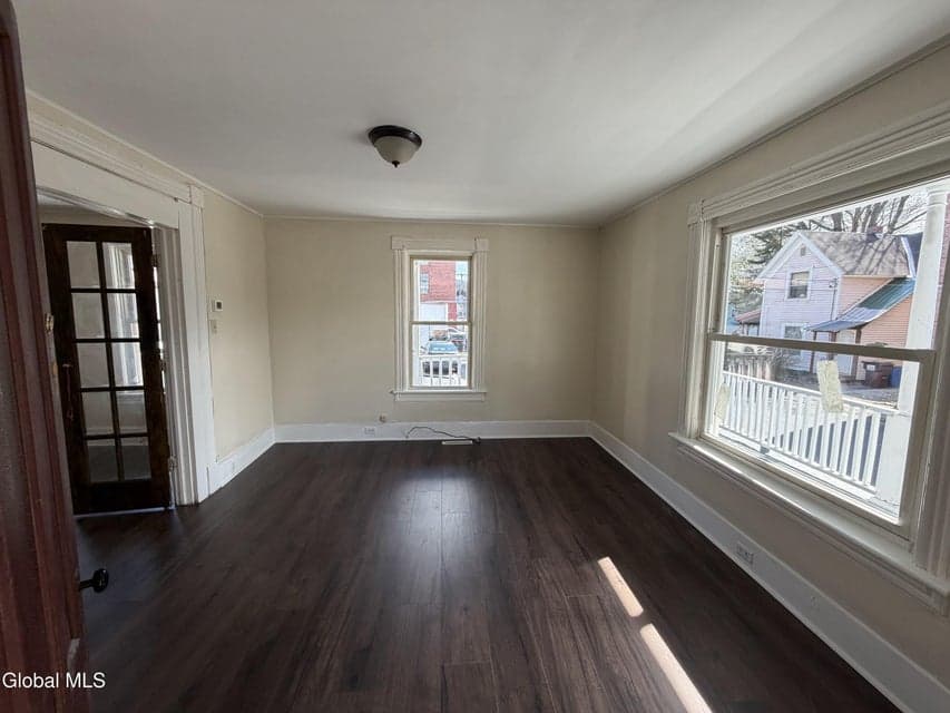 7 Division Street, photo 3