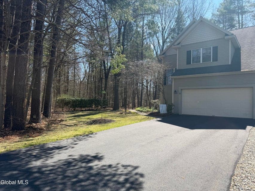 3 Donegal Way, Wilton, NY 12866