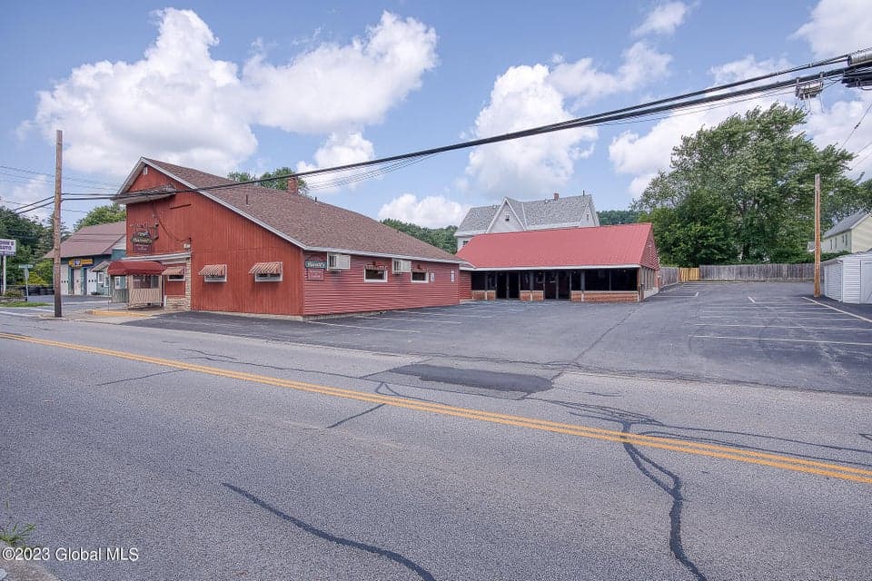 176 W Fulton Street, photo 3