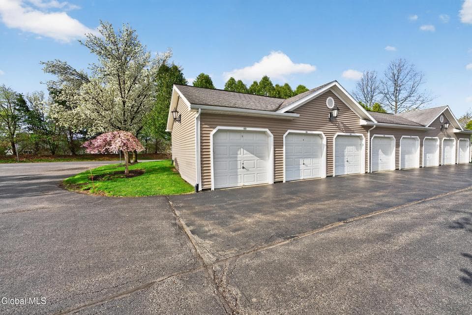 503 Evergreen Place, photo 3