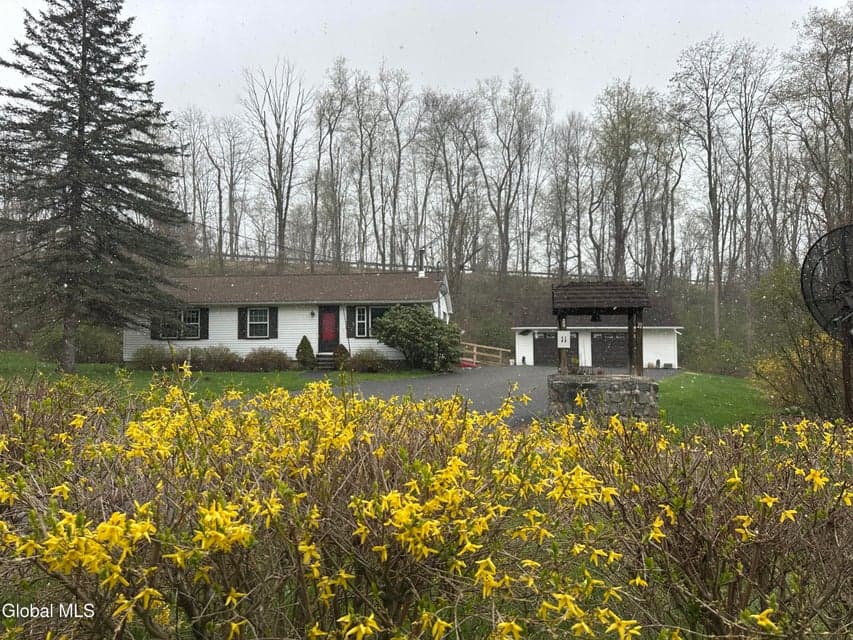 11 Kinderhook Lane, New Lebanon, NY