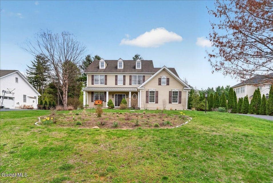 65 Stone Crest Drive, Halfmoon, NY 12118