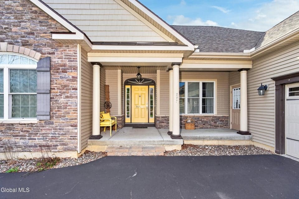 227 Landbridge Drive, photo 3