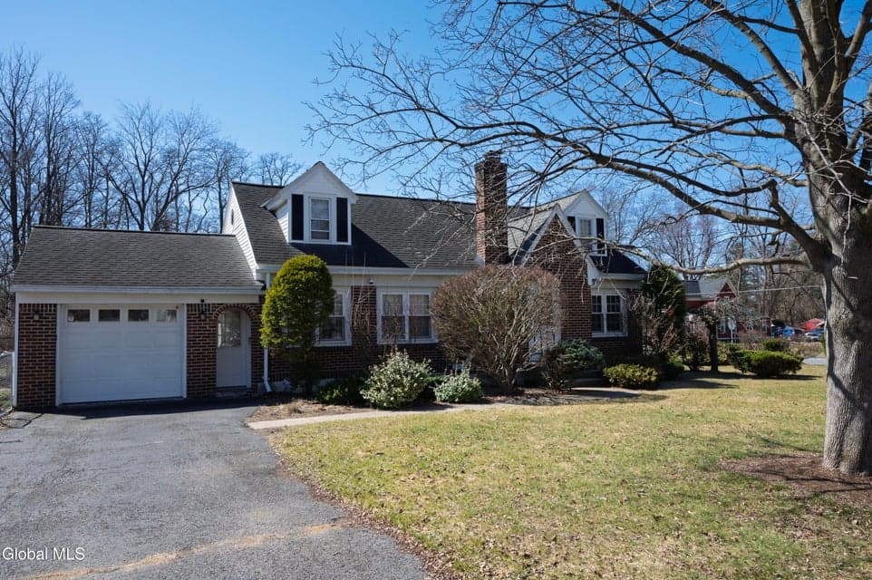2814 Halsey Drive, Schenectady, NY 12304