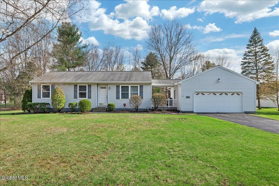 181 Jones Road, Wilton, NY, photo 1