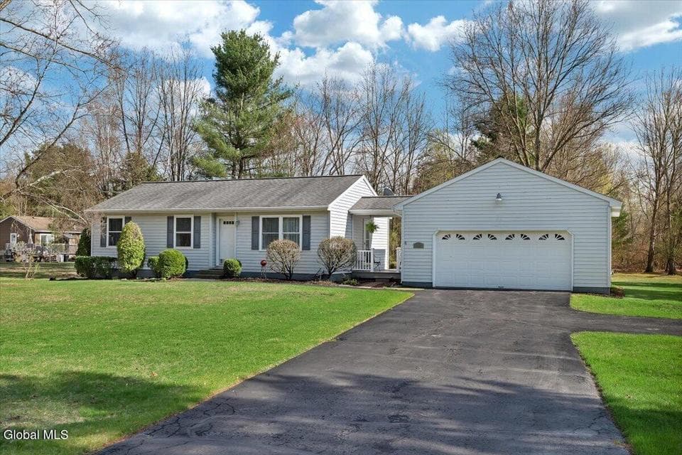 181 Jones Road, Wilton, NY, photo 2