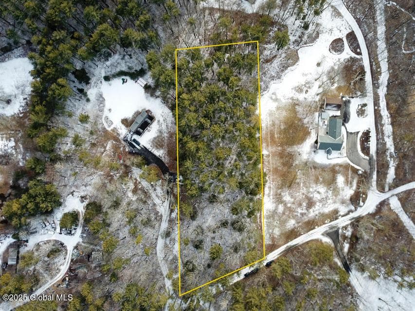 35 Denniston Drive, photo 1