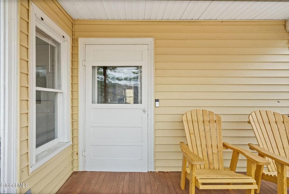 8121 Lakeshore Drive, photo 2