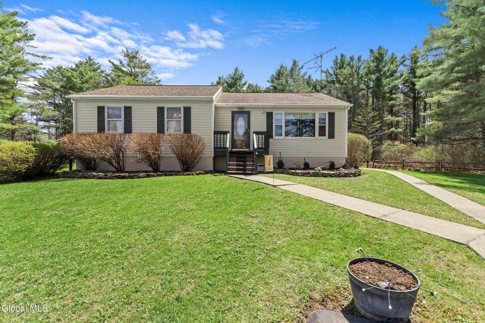 131 Toback Road, photo 1
