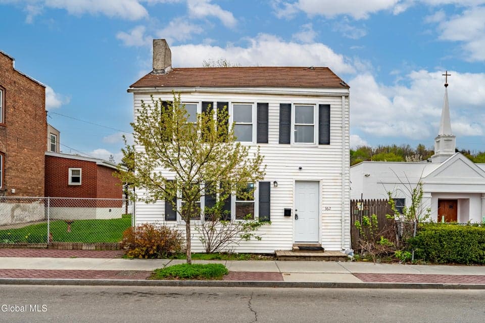 362 2nd Street, photo 1